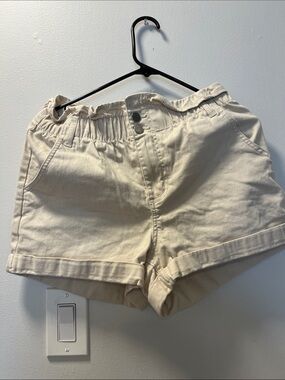 OAK + FORT Cream High-Waist Elastic-Waist Shorts